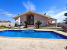BENICARLO, ESPECTACULAR VILLA INDEPENDIENTE CON PISCINA  Y JARDIN PRIVADO